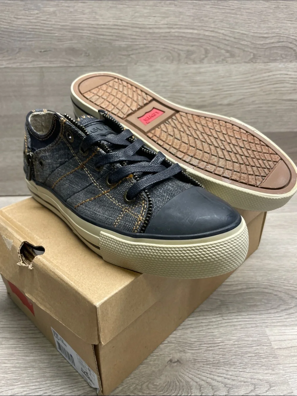 Levi's Navy Denim Low-Top Sneakers with Cream Sole #923